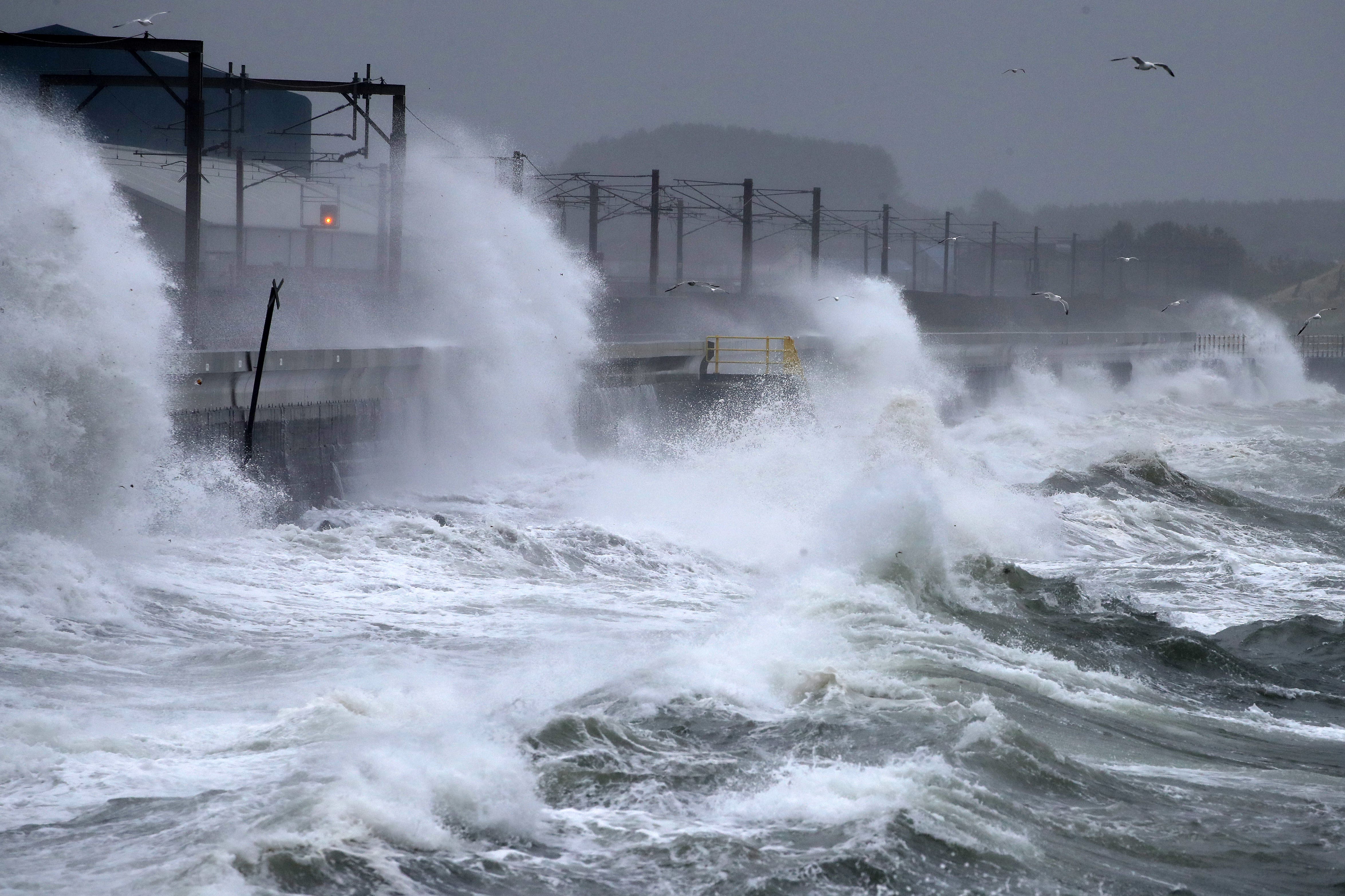 Thousands left without power and travel is disrupted by Storm Isha ...