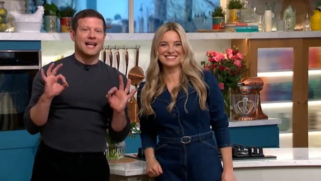<p>Holly Willoughby’s This Morning replacement Sian Welby makes show debut.</p>
