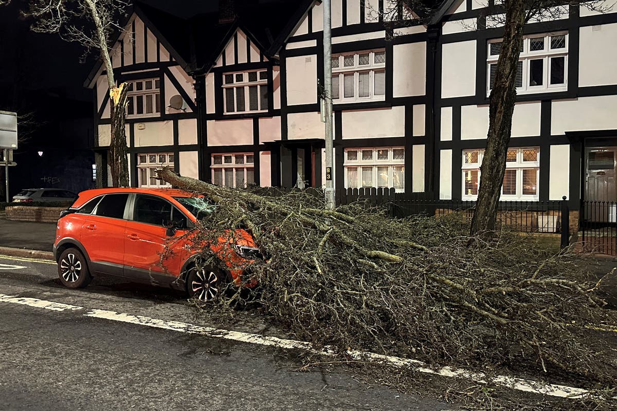 Storm Jocelyn: Commuters given 5-hour warning to travel before winds wreak havoc Storm Jocelyn: Commuters given 5-hour warning to travel before winds wreak havoc