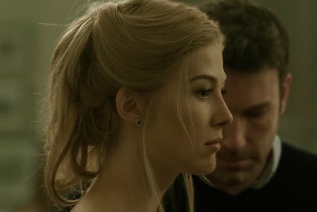 <p>Red de mentiras: Rosamund Pike y Ben Affleck en <em>Perdida</em></p>