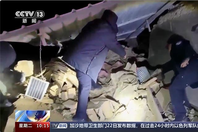 <p>Rescuers work near the rubble from an earthquake in Kizilsu Kirghiz Autonomous Prefecture</p>