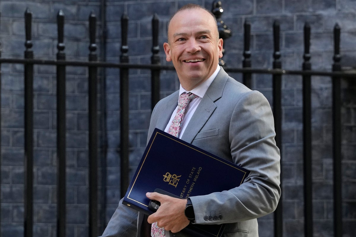 UK gives Northern Ireland a new deadline to revive its collapsed government as cost of living soars thumbnail