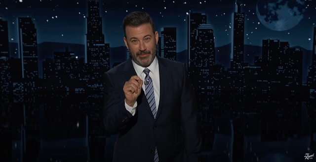 <p>Jimmy Kimmel pokes fun at Trump’s “record crowd” brag</p>