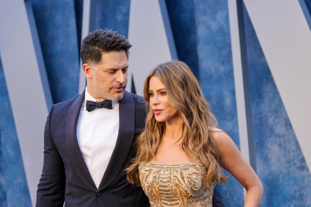<p>Joe Manganiello y Sofía Vergara en la fiesta de los Oscars 2023 de Vanity Fair</p>