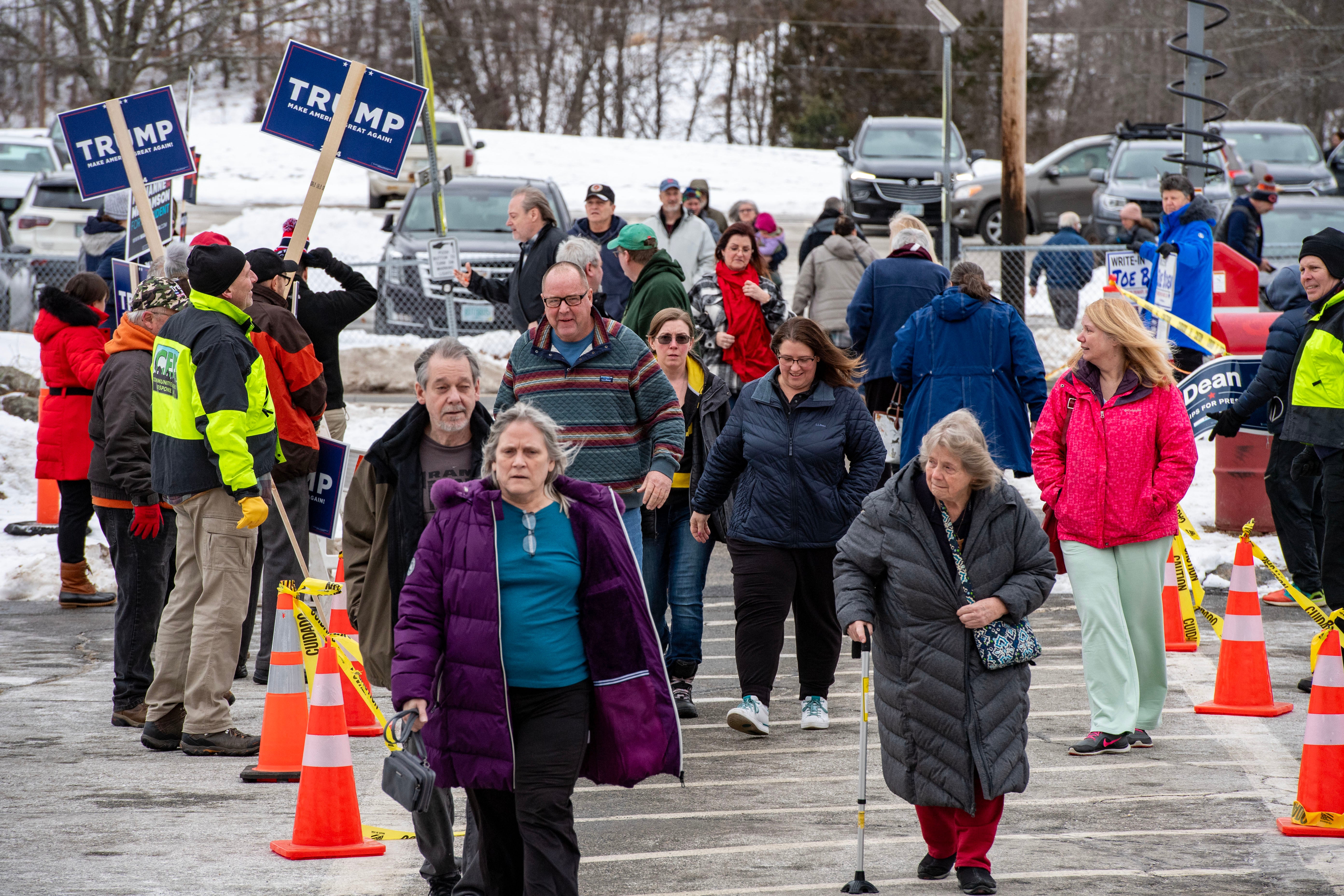 

<p>People arrive to vote at a polling station at the Pinkerton Academy in Derry, New Hampshire</p>
<p>” peak=”3712″ width=”5568″ structure=”responsive” i-amphtml-layout=”responsive”><i-amphtml-sizer slot=