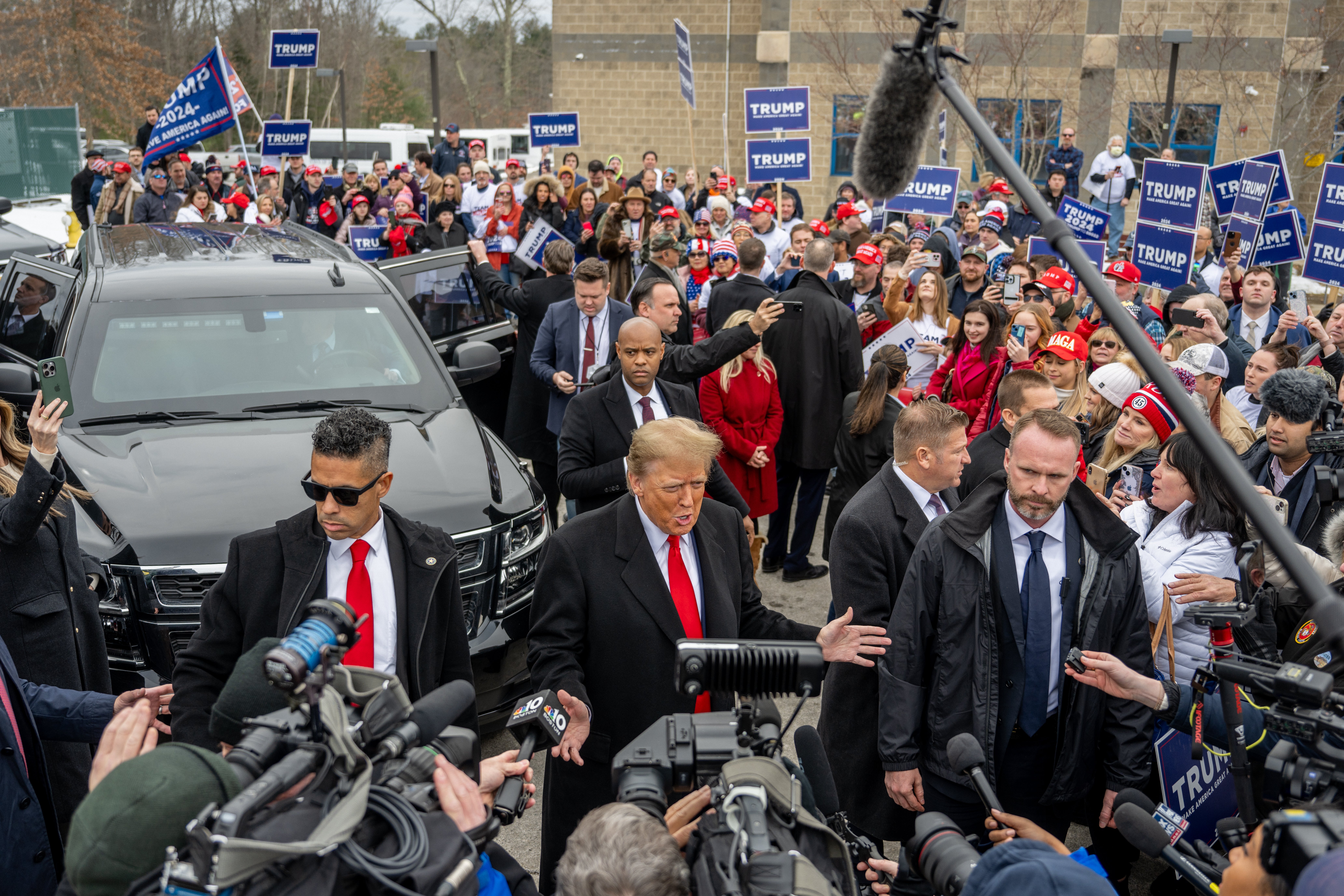 

<p>Former President Donald Trump speaks to members of the press outside of Londonderry High School</p>
<p>” peak=”5504″ width=”8256″ structure=”responsive” i-amphtml-layout=”responsive”><i-amphtml-sizer slot=