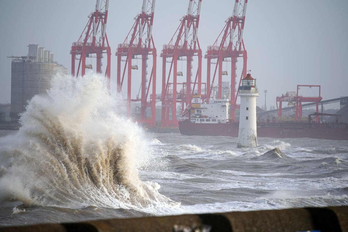 Storm Jocelyn LIVE: Travel chaos as 97mph winds hit UK and search begins at sea