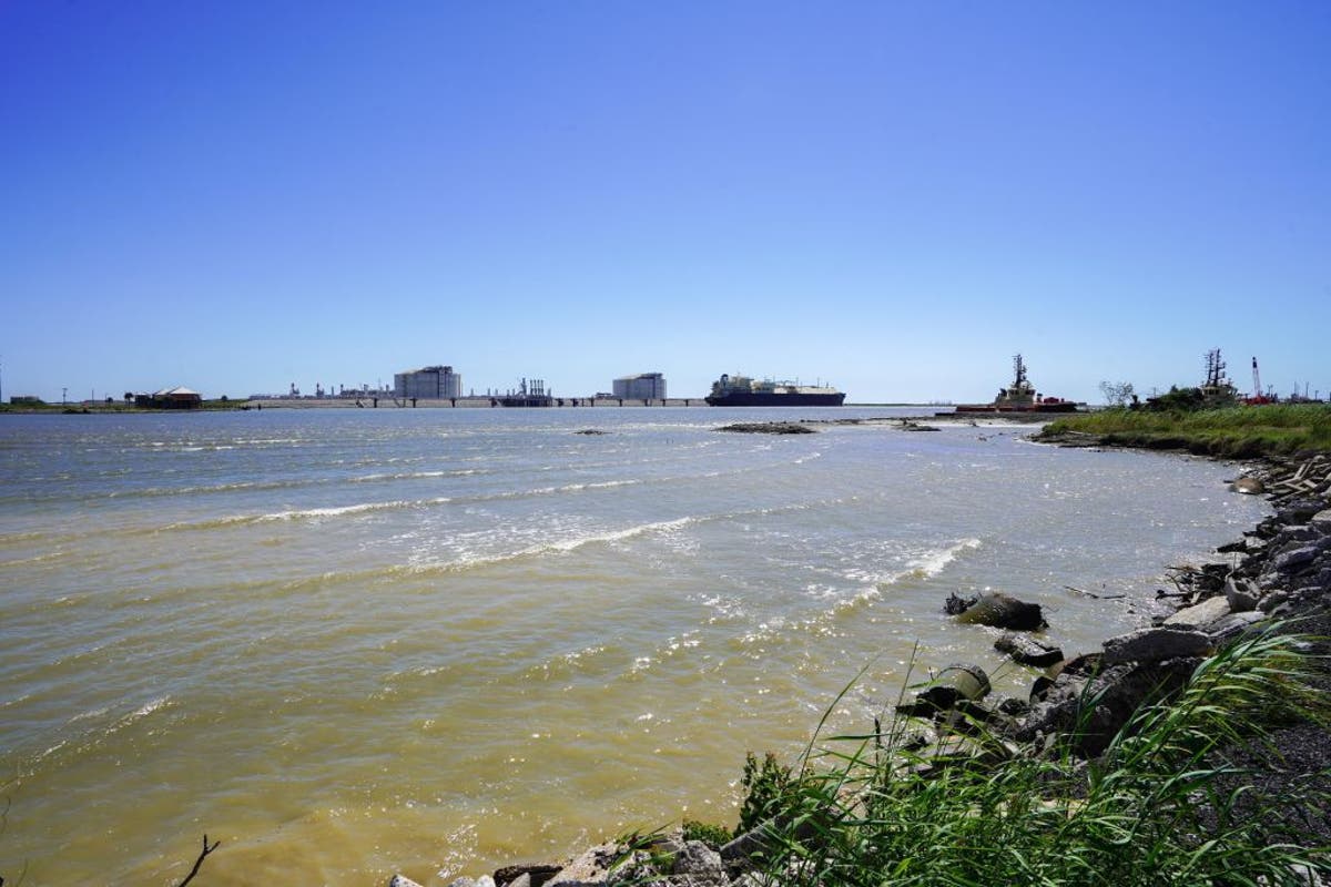 Biden pauses approvals on natural gas projects that climate voters despise