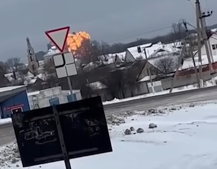 <p>Fireball of explosion seen in Belgorod after the military transport plane carrying 65 Ukrainian prisoners of war was shot down </p>
