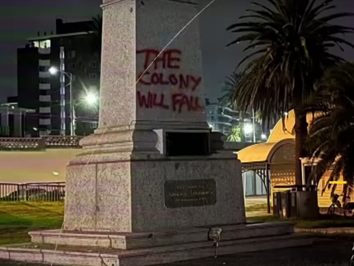 Police probing damage to sawed off Captain Cook statue ahead of Australia Day