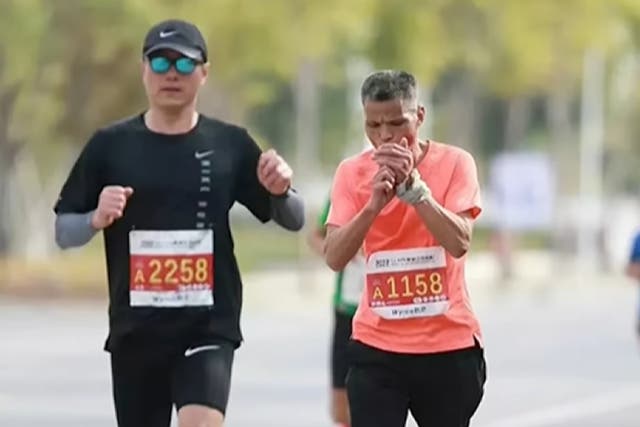 <p>File. Chinese runner faces two-year ban over smoking during a marathon. Screengrab</p>