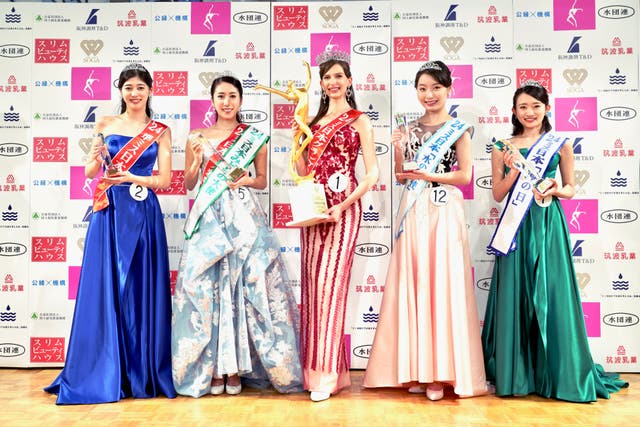 <p>Karolina Shiino, who won the Miss Nippon (Japan) Grand Prix, centre, poses for a photo after the contest in Tokyo in January </p>