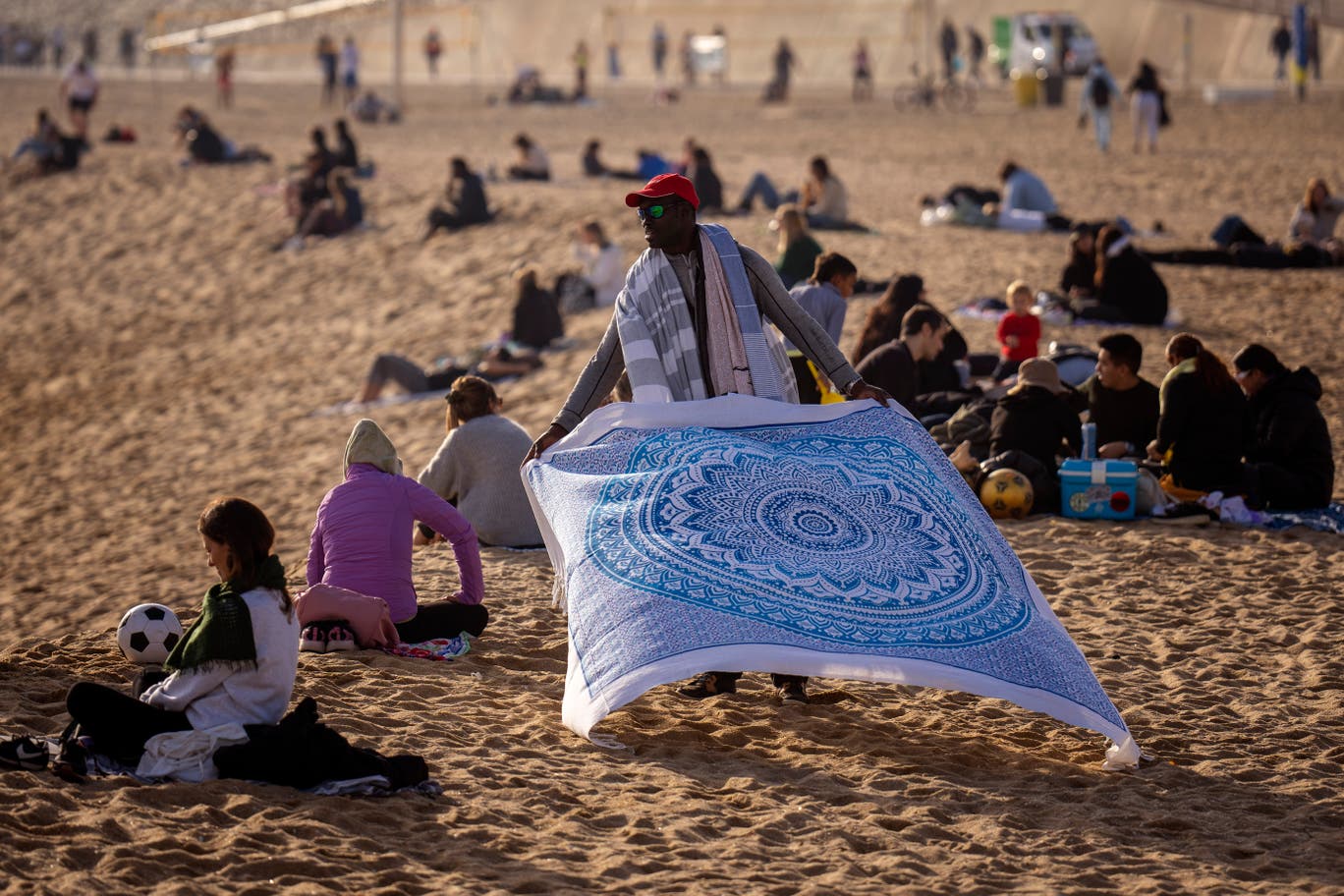 https://static.independent.co.uk/2024/01/26/15/Spain_Hot_Weather_57391.jpg?quality=75&width=1368&auto=webp