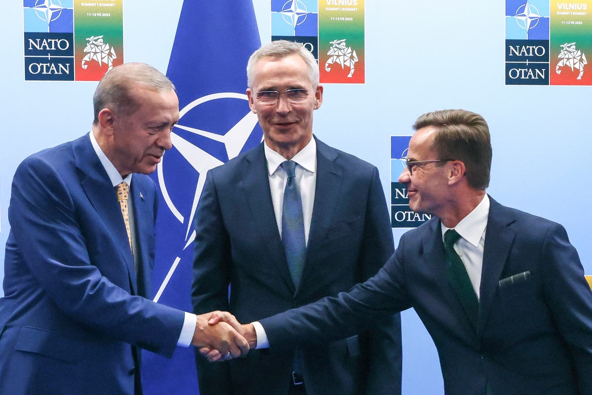 US approves F-16 fighter jet sale to Turkey, F-35s to Greece after Turkey OKs Sweden’s entry to NATO