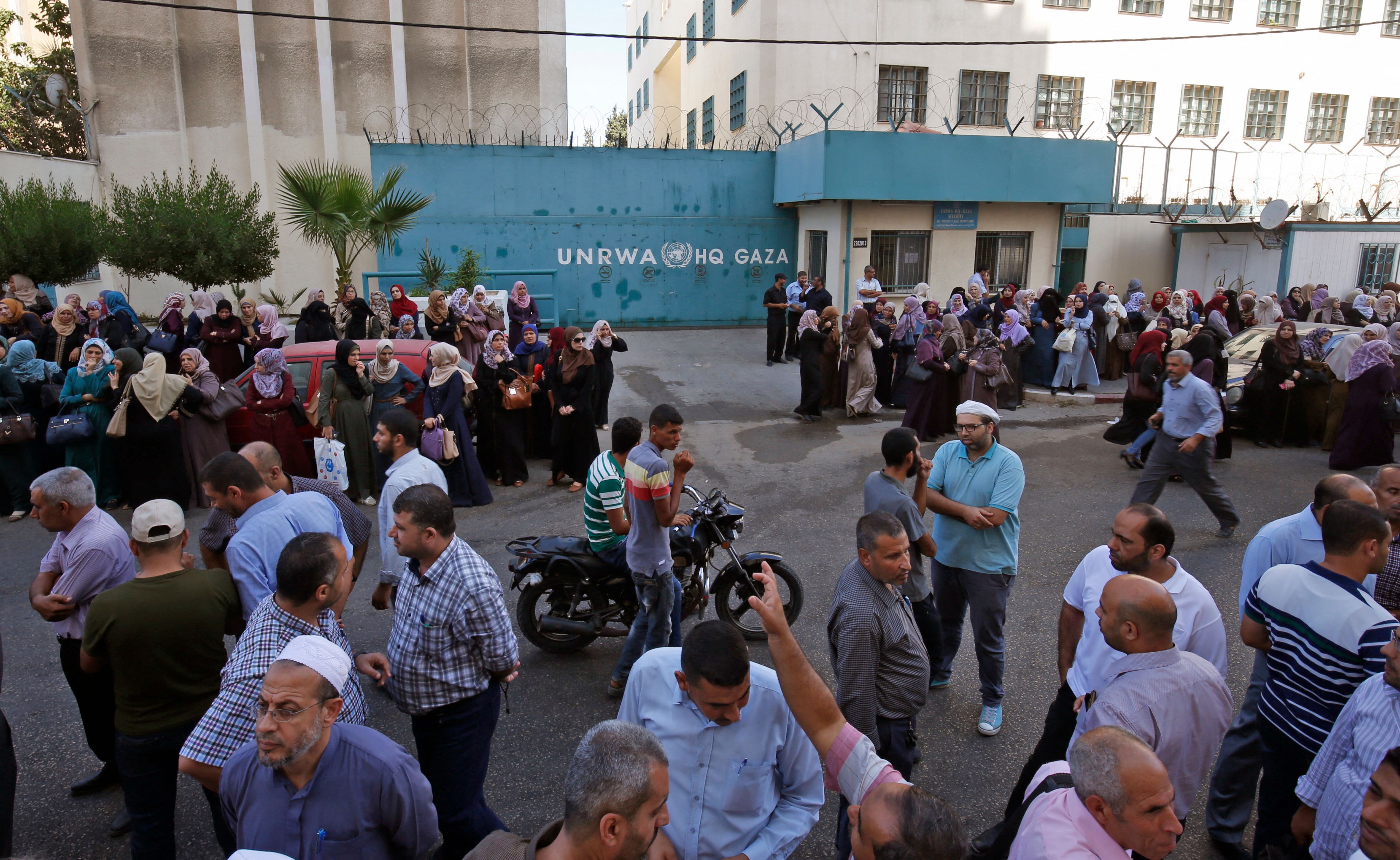 Palestinian employees of UNWRA protest at job cuts in 2018