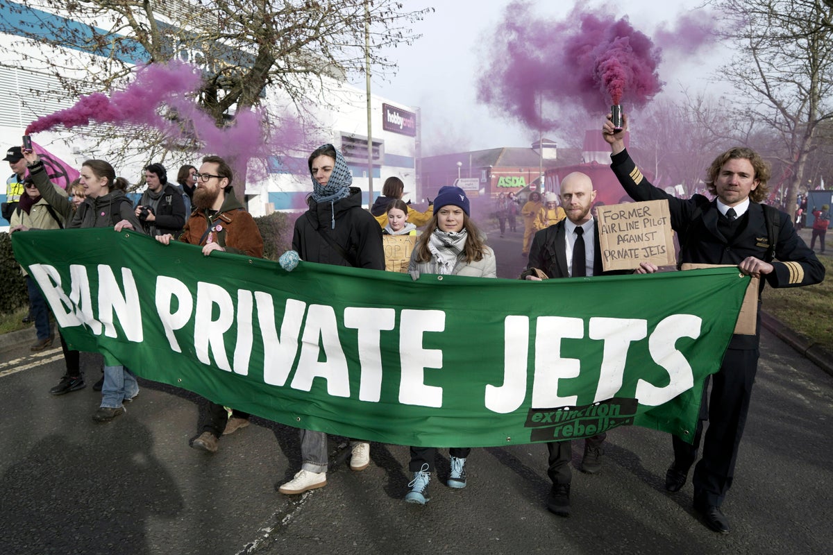 Greta Thunberg joins hundreds marching in England to protest airport's expansion for private planes thumbnail