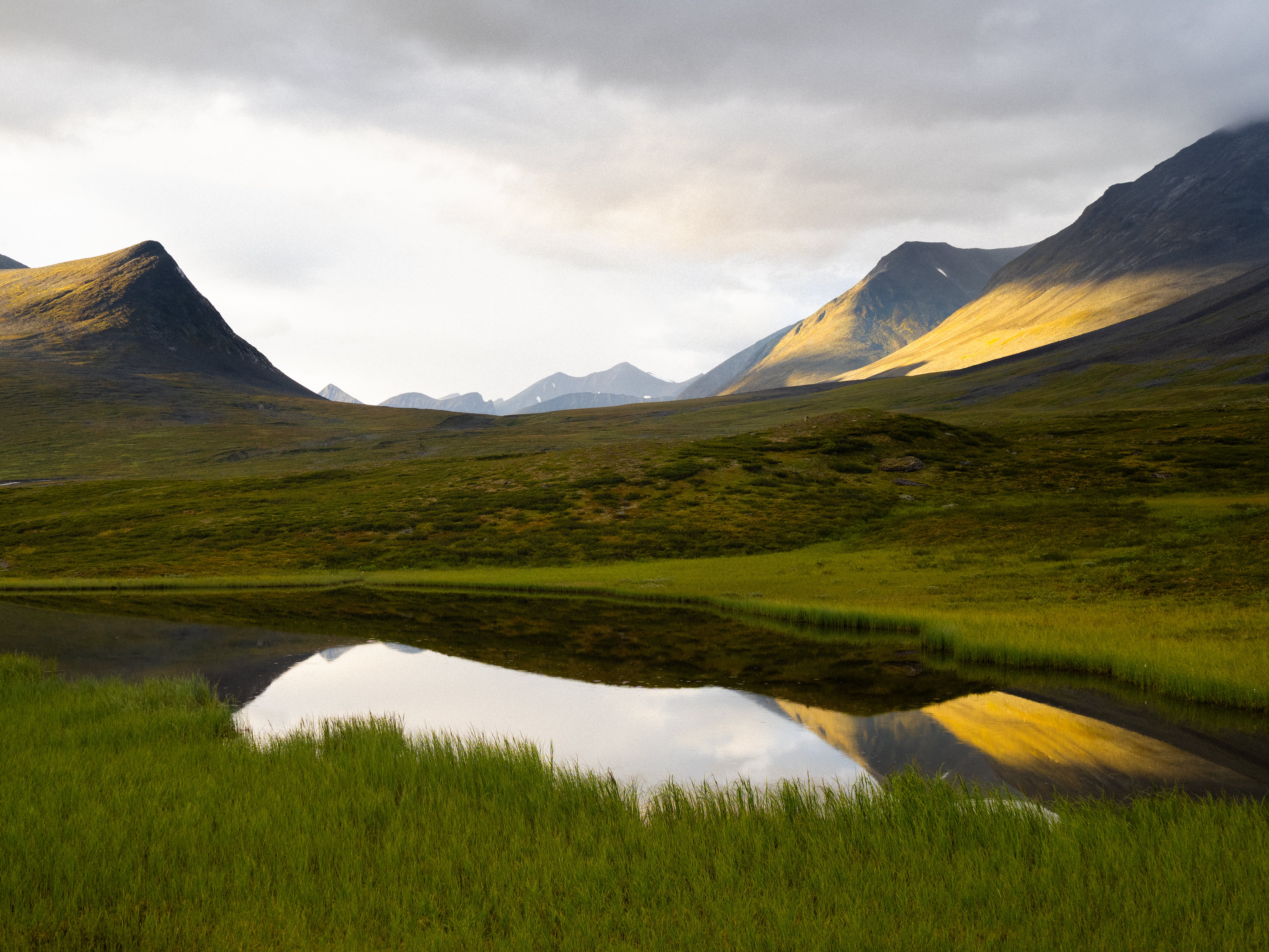 The vast majority of The Kungsleden Trail between Nikkaluokta and Abisko has no phone service