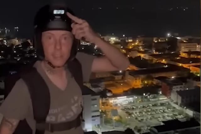 <p>33-year-old Nathy Odinson moments before his parachute failed. Screengrab</p>