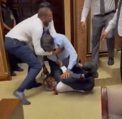 <p>Maldives MPs seen pun each other during special session of parliament</p>