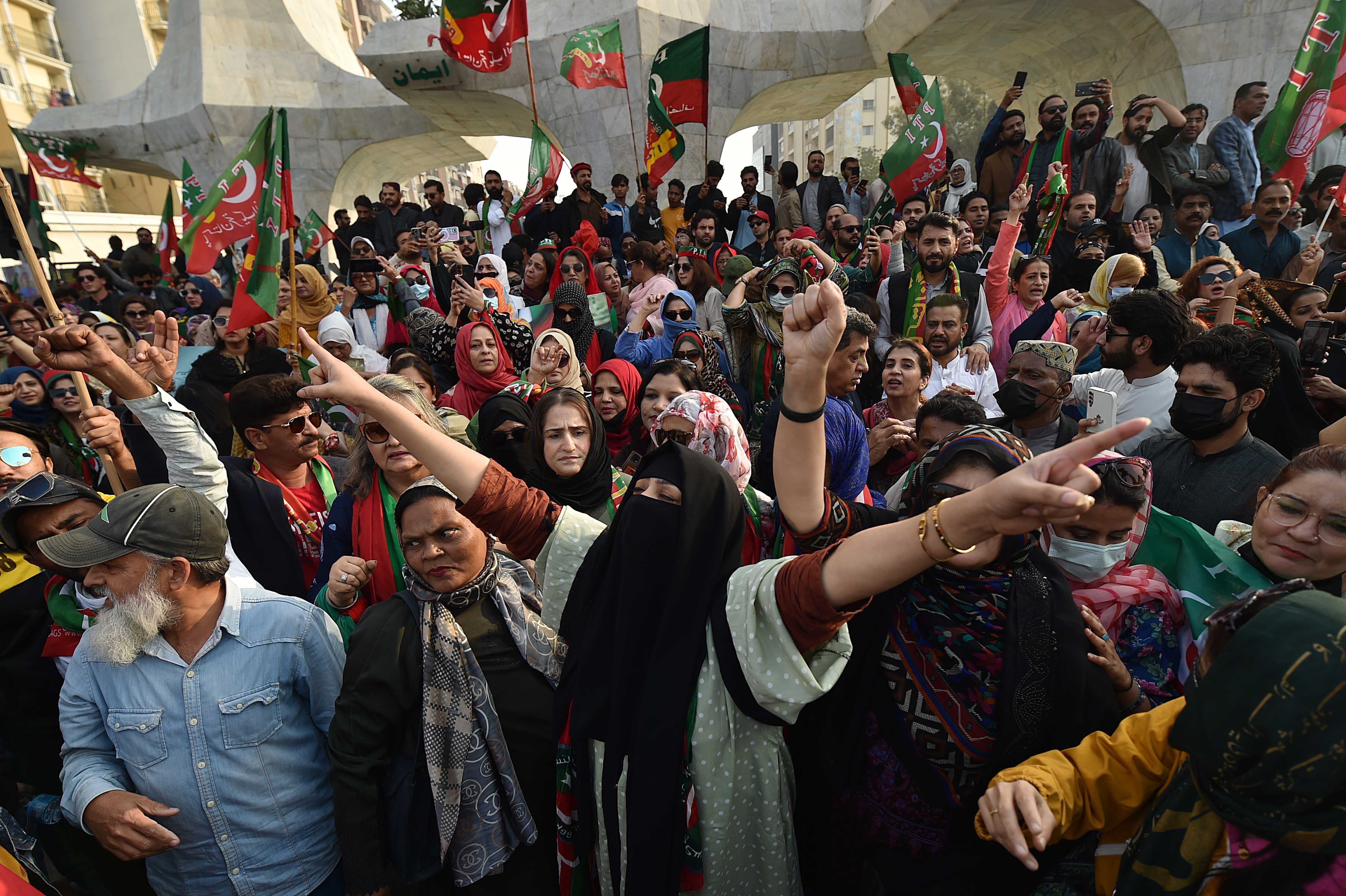 PTI supporters hold election campaign and protest in Karachi