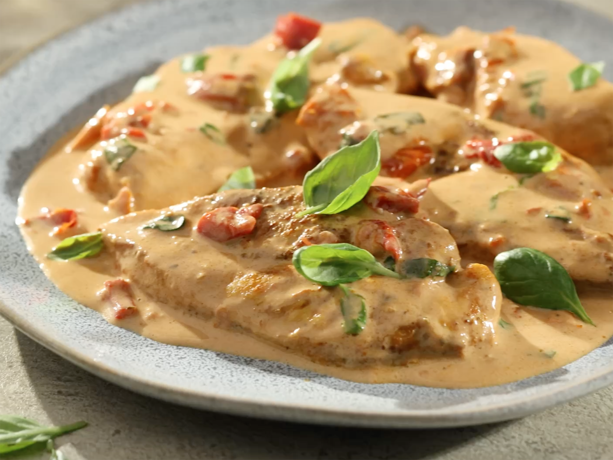 Juicy chicken and a rich, creamy sauce is an excellent combo