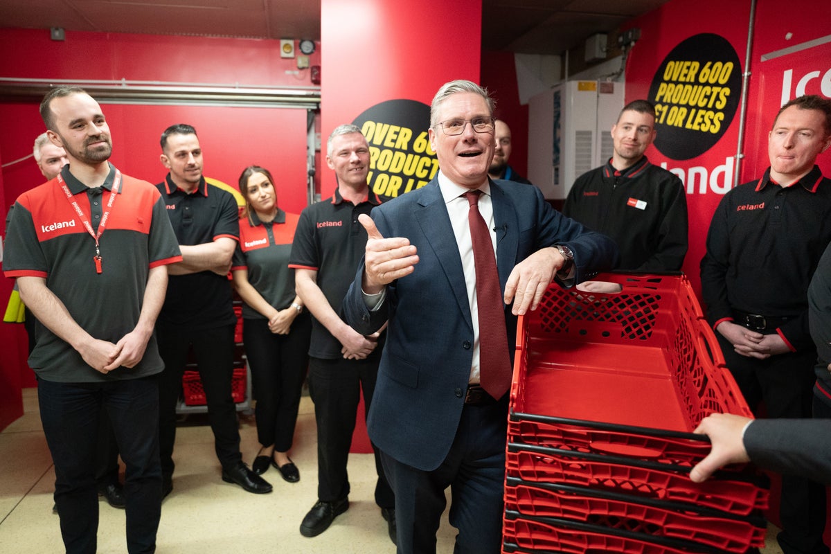 Keir Starmer visits Iceland store as chairman Richard Walker backs Labour