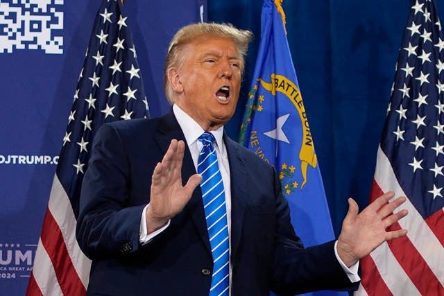 <p>El candidato republicano y expresidente Donald Trump habla en un acto de campaña el sábado 27 de enero de 2024, en Las Vegas</p>