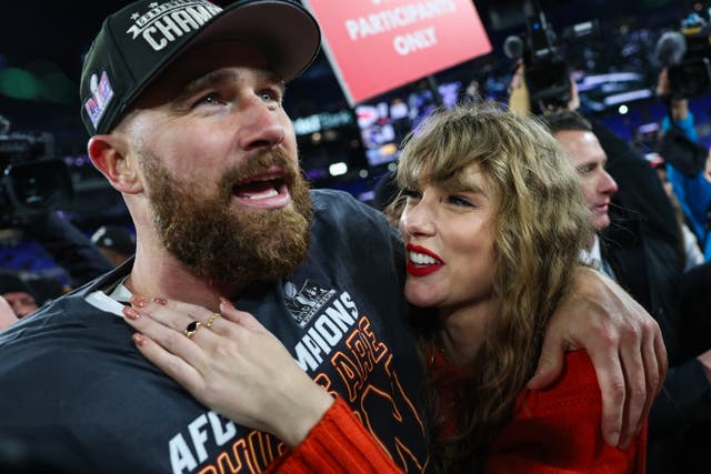 <p>BALTIMORE, MARYLAND - JANUARY 28: Travis Kelce #87 of the Kansas City Chiefs (L) celebrates with Taylor Swift after defeating the Baltimore Ravens in the AFC Championship Game at M&T Bank Stadium on January 28, 2024 in Baltimore, Maryland.  (Photo by Patrick Smith/Getty Images)</p>