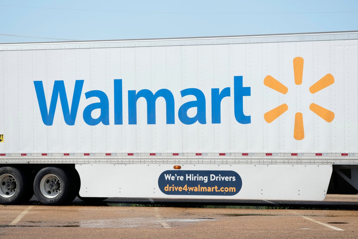 Walmart's latest perk for U.S. store managers? Stock grants