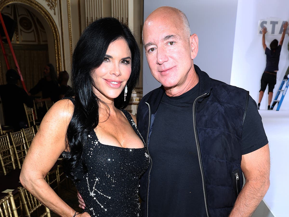 Lauren Sanchez reveals Jeff Bezos still has desk he used during early days of Amazon