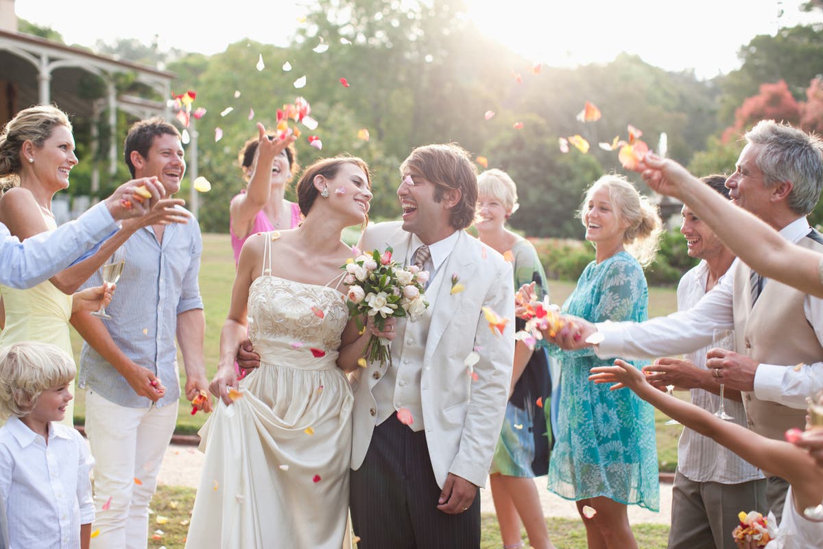 Mother defended after letting her daughter sit separately from her at a wedding