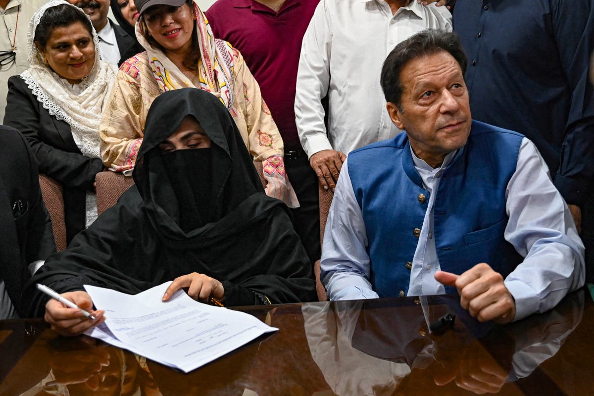 Imran Khan and wife Bushra Bibi sentenced to 14 years in jail in state gifts case - Vimarsana News