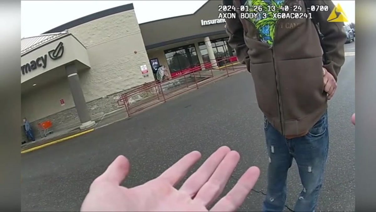 Police officer buys food for hungry man he caught shoplifting