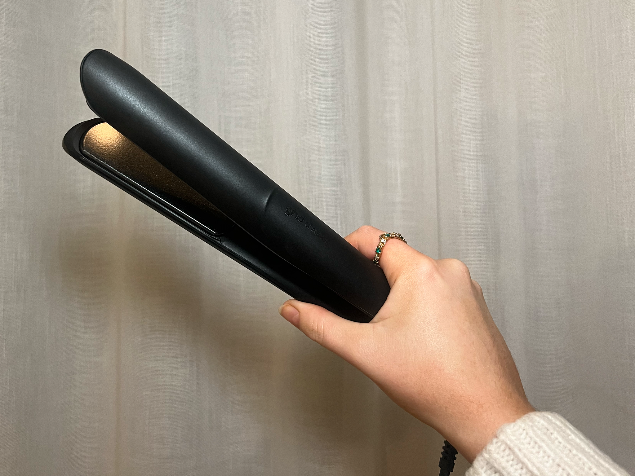 ghd Platinum+ vs. The NEW ghd Chronos! What's The Difference Between The  Flat Iron Straighteners? 🧐 
