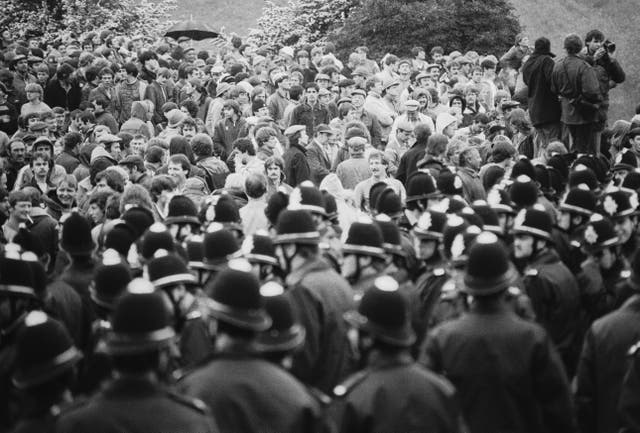 <p>Police clash with picketers next to the Orgreave coking plant in 1984</p>