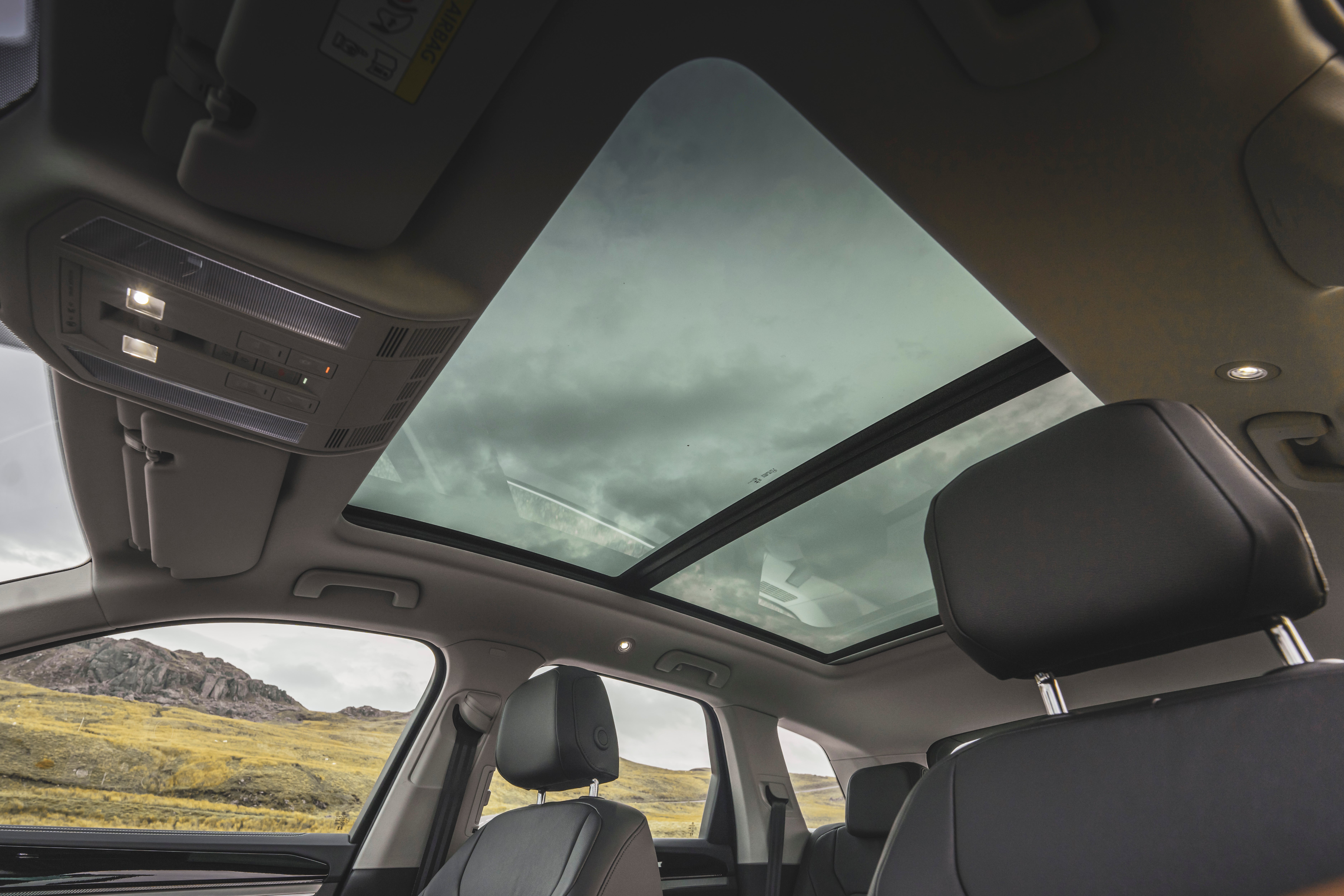 Backseat viewer: the tilting and sliding panoramic sunroof covers almost the entire roof