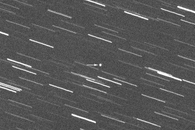 <p>Image of asteroid 2008 OS7 taken with 180-second exposure</p>