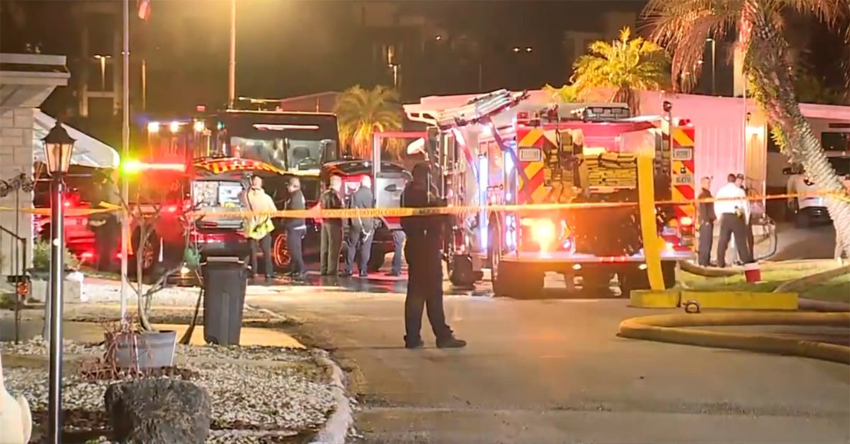 Several dead as small plane crashes and burns in Florida mobile home park