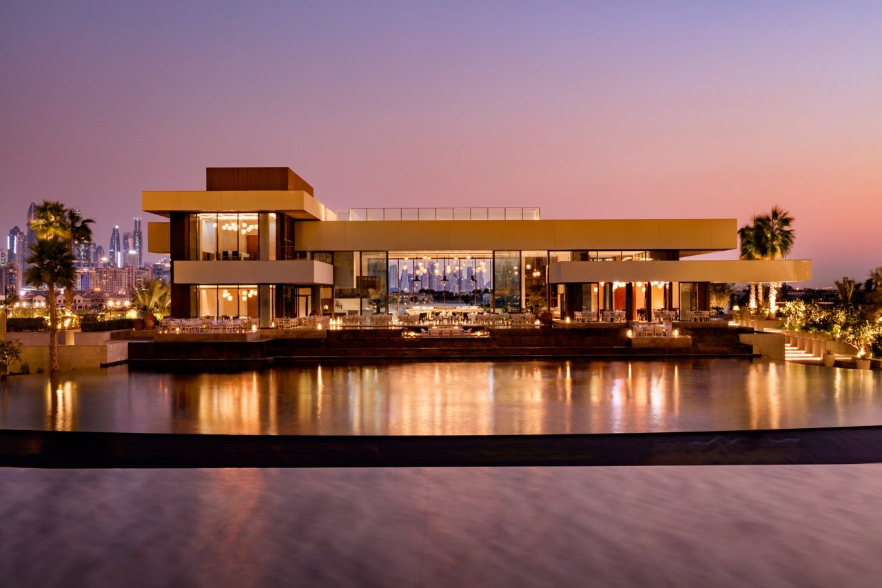 Mediterranean cuisine and the perfect vantage point for the Skyblaze fountain at Milos