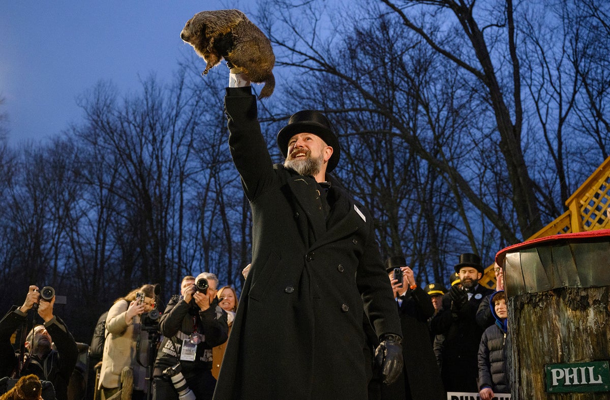Punxsutawney Phil predicts early spring this Groundhog Day