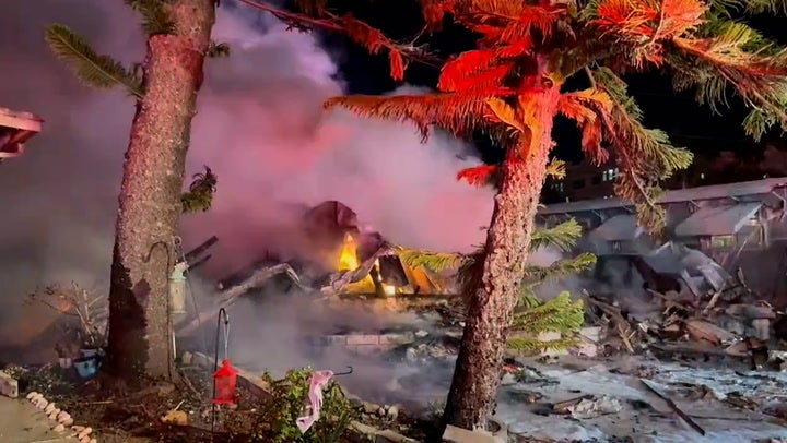 <p>Florida plane crash leaves several dead as homes are engulfed in flames</p>