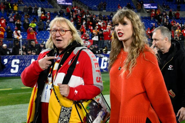 <p>Donna Kelce and Taylor Swift </p>