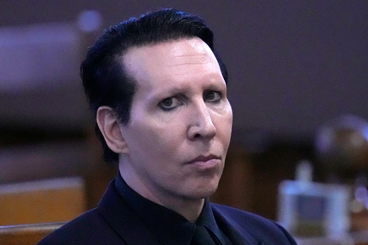 Marilyn Manson completes community service sentence for blowing nose on videographer