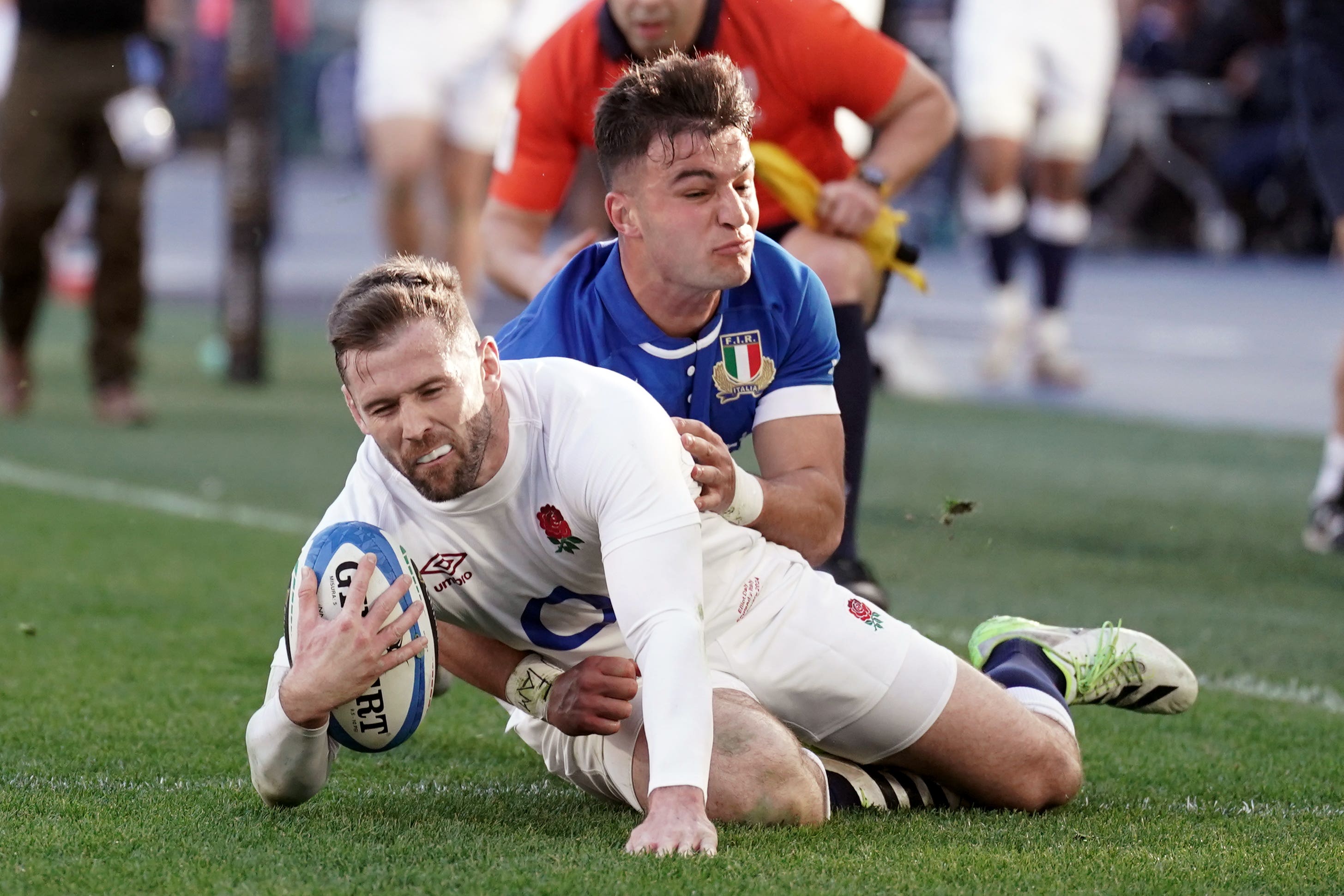 England’s Elliot Daly scores his side’s first try