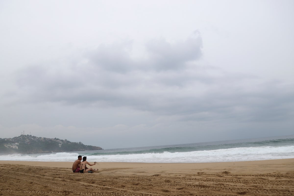 Mexican police hit the beaches after killings in Acapulco, as cartels recruit youths on social media