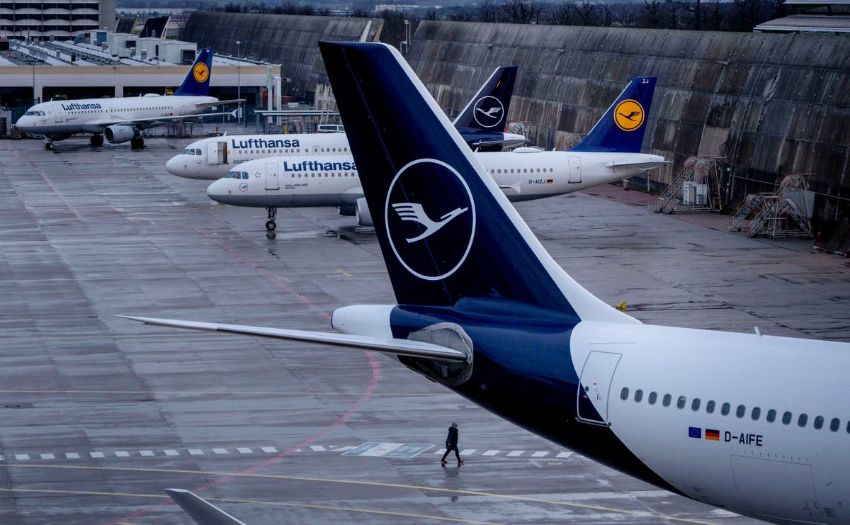Union calls for Lufthansa ground staff at major German airports to strike on Wednesday