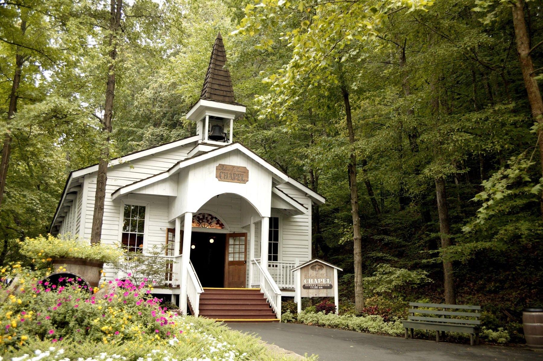 A little white chapel at Dollywood