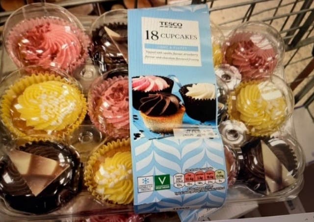 <p>Tesco 18 Cupcakes are recalled because some packs contain unlabelled soya </p>