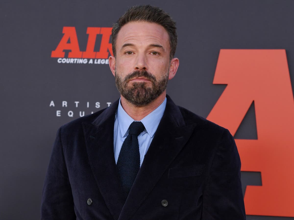 Ben Affleck hilariously embraces his viral sad face in new Dunkin(02)