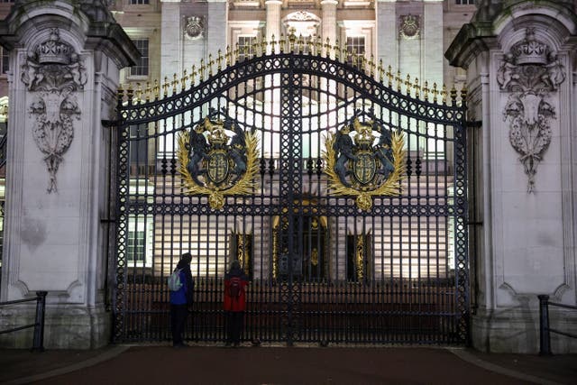 <p>FILE People stand outside Buckingham Palace, after it was announced Britain's King Charles has been diagnosed with cancer, in London, Britain, February 5, 2024. REUTERS/Hannah McKay</p>
